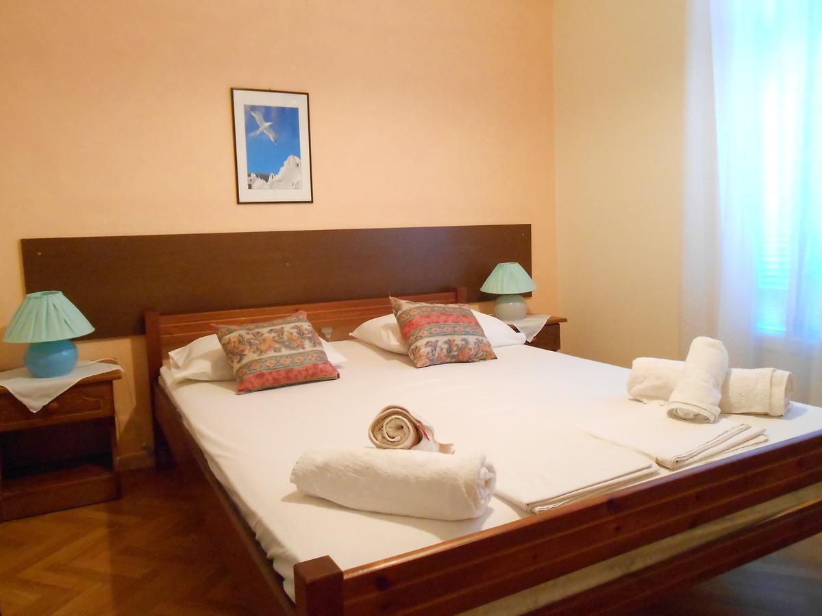 Agnes Rooms Kini Exterior photo